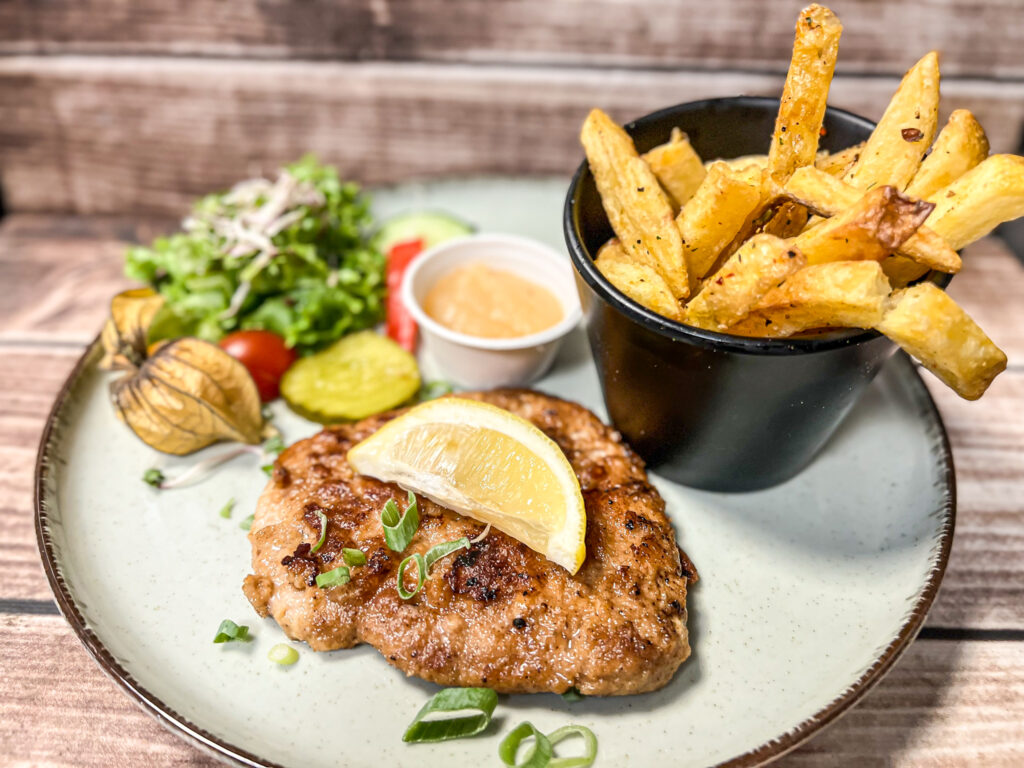 Mini Schnitzel Met Verse Friet Sprakel Eten Drinken